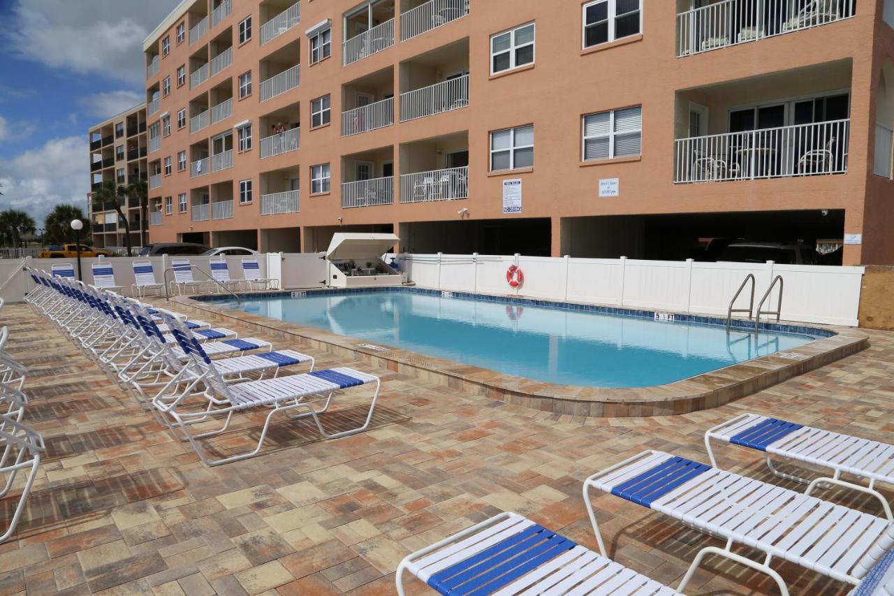 303 Beach Place Condos St. Pete Beach Exterior photo