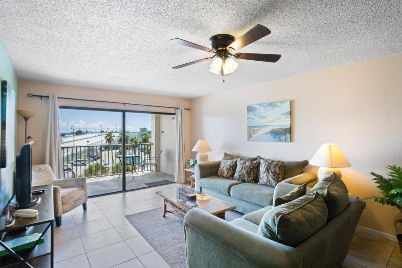 303 Beach Place Condos St. Pete Beach Exterior photo